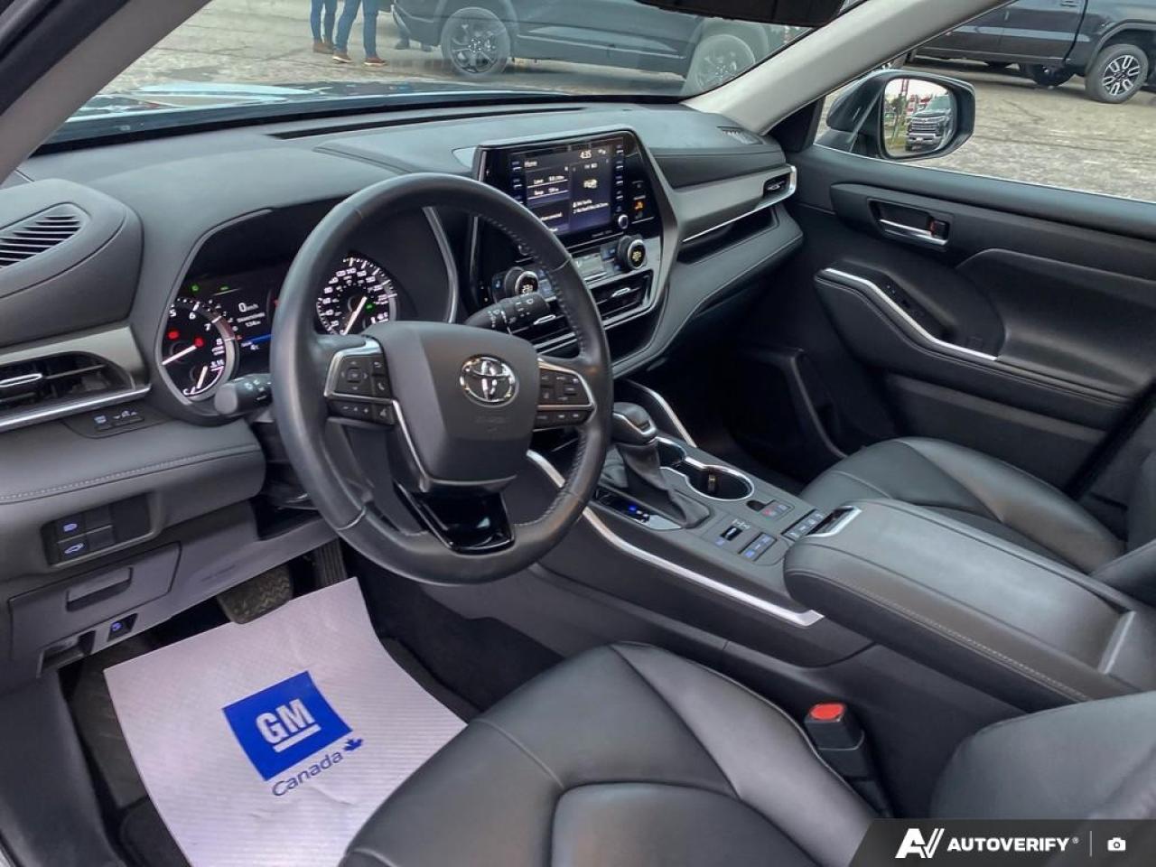 2020 Toyota Highlander XLE  - Sunroof -  Power Liftgate Photo