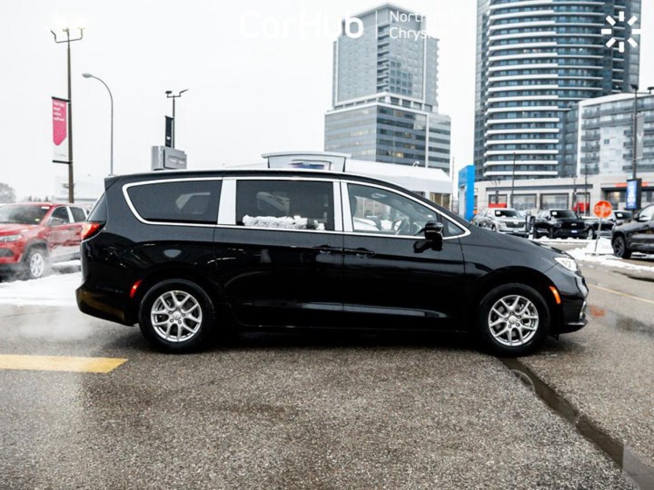 2026 Chrysler Pacifica SELECT FWD Safety sphere Uconnect Theater Family Group II Photo