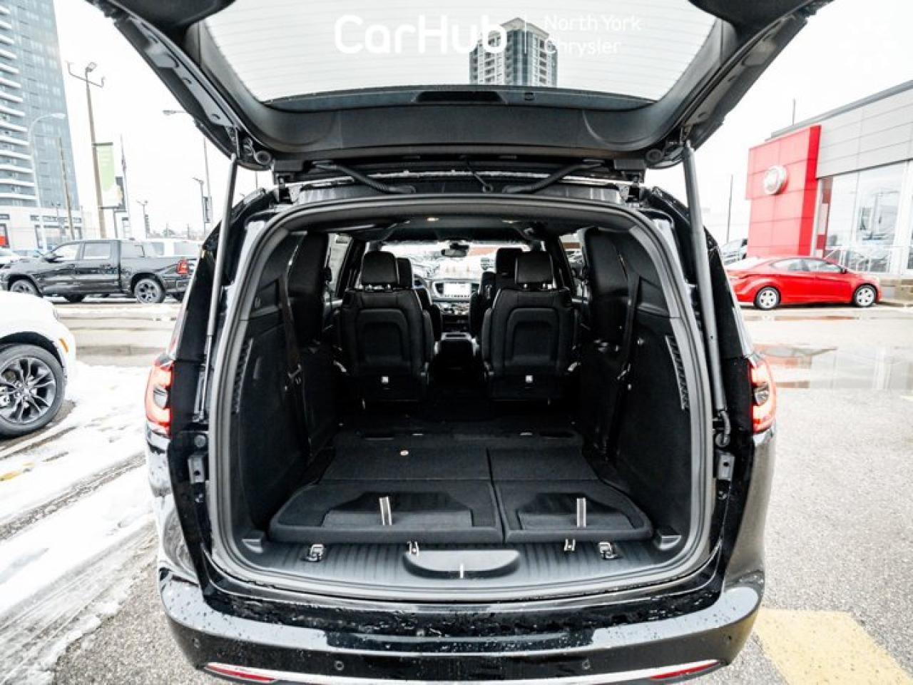 2026 Chrysler Pacifica SELECT FWD Safety sphere Uconnect Theater Family Group II Photo