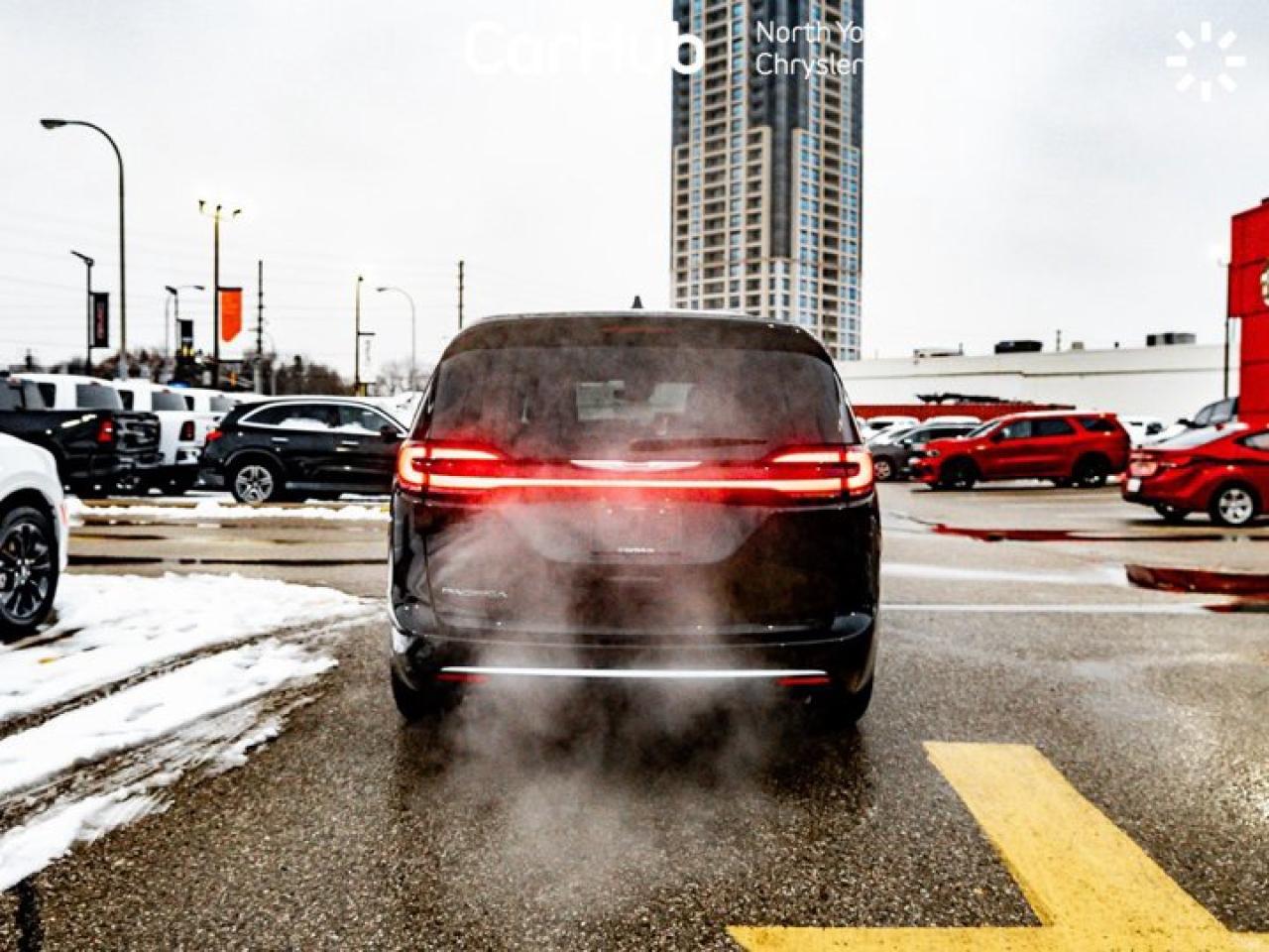 2026 Chrysler Pacifica SELECT FWD Safety sphere Uconnect Theater Family Group II Photo