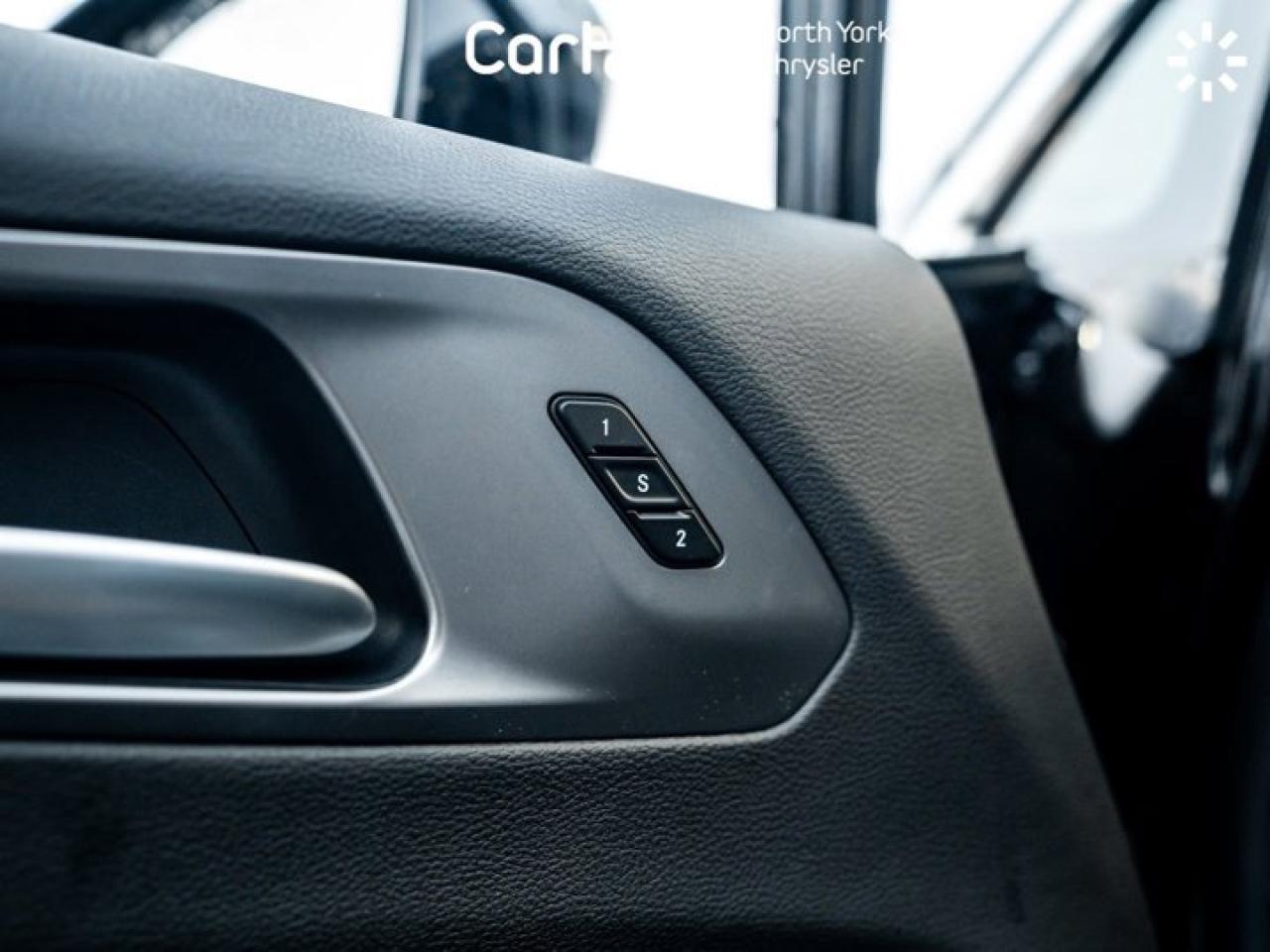 2026 Chrysler Pacifica SELECT FWD Safety sphere Uconnect Theater Family Group II Photo