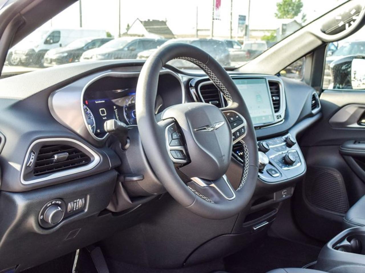 2026 Dodge Grand Caravan SXT 7 Seater 10.1"Display Blind Spot Pwr Sliding Doors Photo