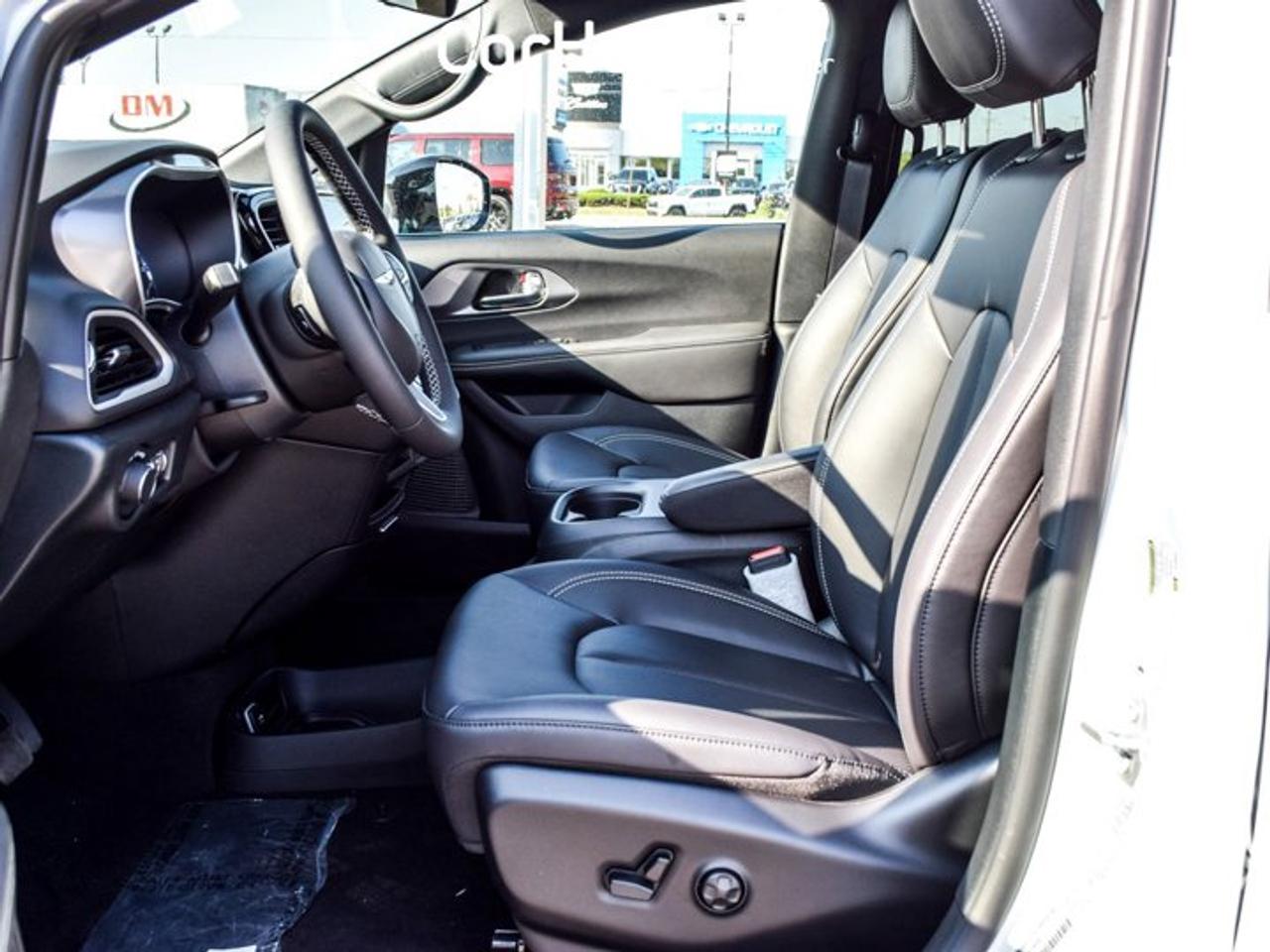 2026 Dodge Grand Caravan SXT 7 Seater 10.1"Display Blind Spot Pwr Sliding Doors Photo