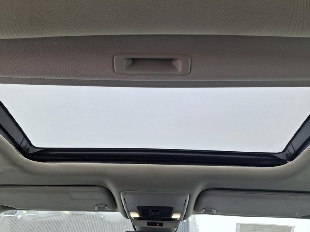 2024 Honda Accord Hybrid Touring | Leather | Sunroof | Nav | Adaptive Cruise | Cooled + Heated Seats | Heated Wheel & More ! Photo