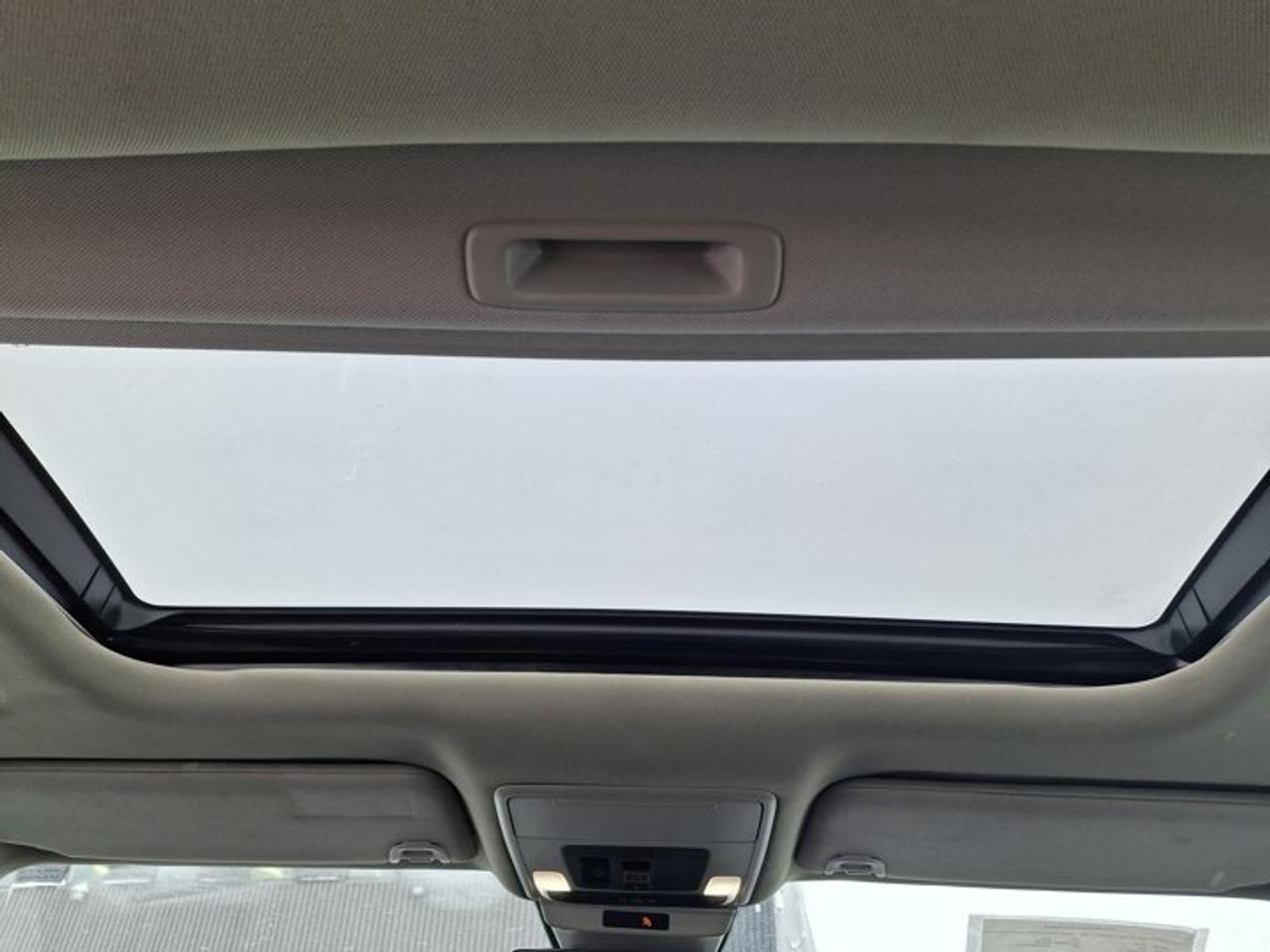 2024 Honda Accord Hybrid Touring | Leather | Sunroof | Nav | Adaptive Cruise | Cooled + Heated Seats | Heated Wheel & More ! Photo