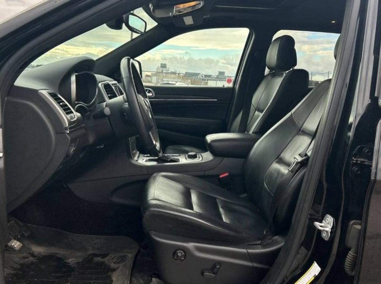 2018 Jeep Grand Cherokee Limited 4x4 | Leather | Sunroof | Navi | Heated Seats + Steering | Power Liftgate | CarPlay & More ! Photo2