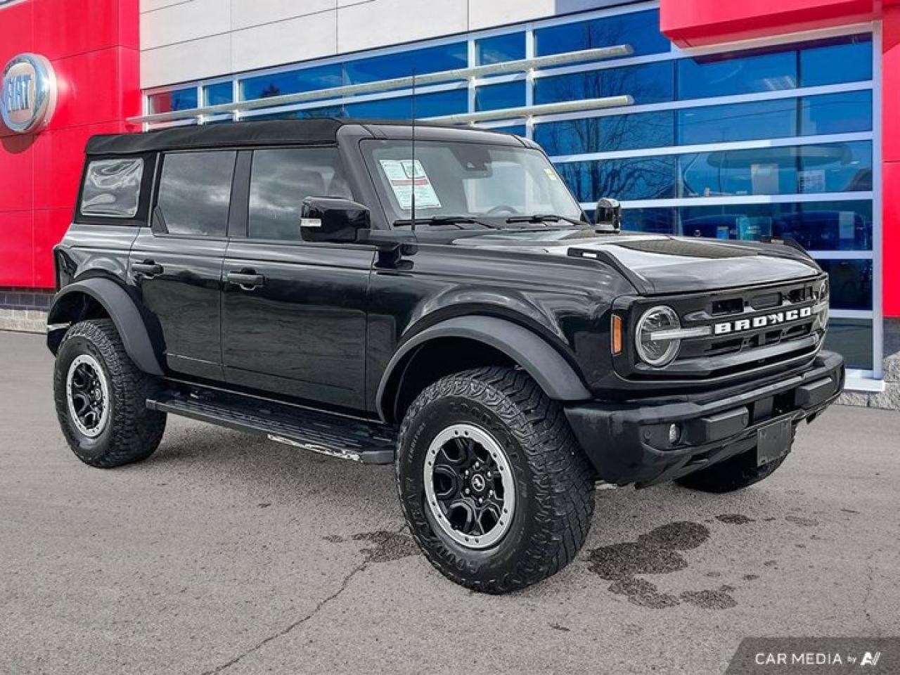 2023 Ford Bronco Outer Banks 4x4 | Sasquatch PKG | 360 Camera | Adaptive Cruise Control | Heated Steering & More ! Photo