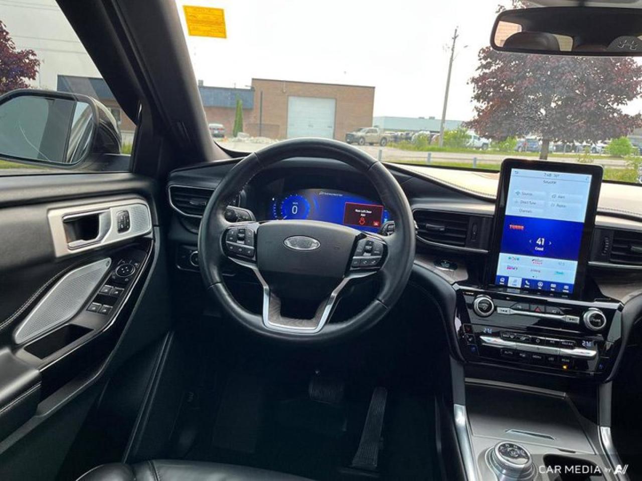 2021 Ford Explorer Platinum | Loaded | EcoBoost | Leather | Moonroof | and More ! Photo