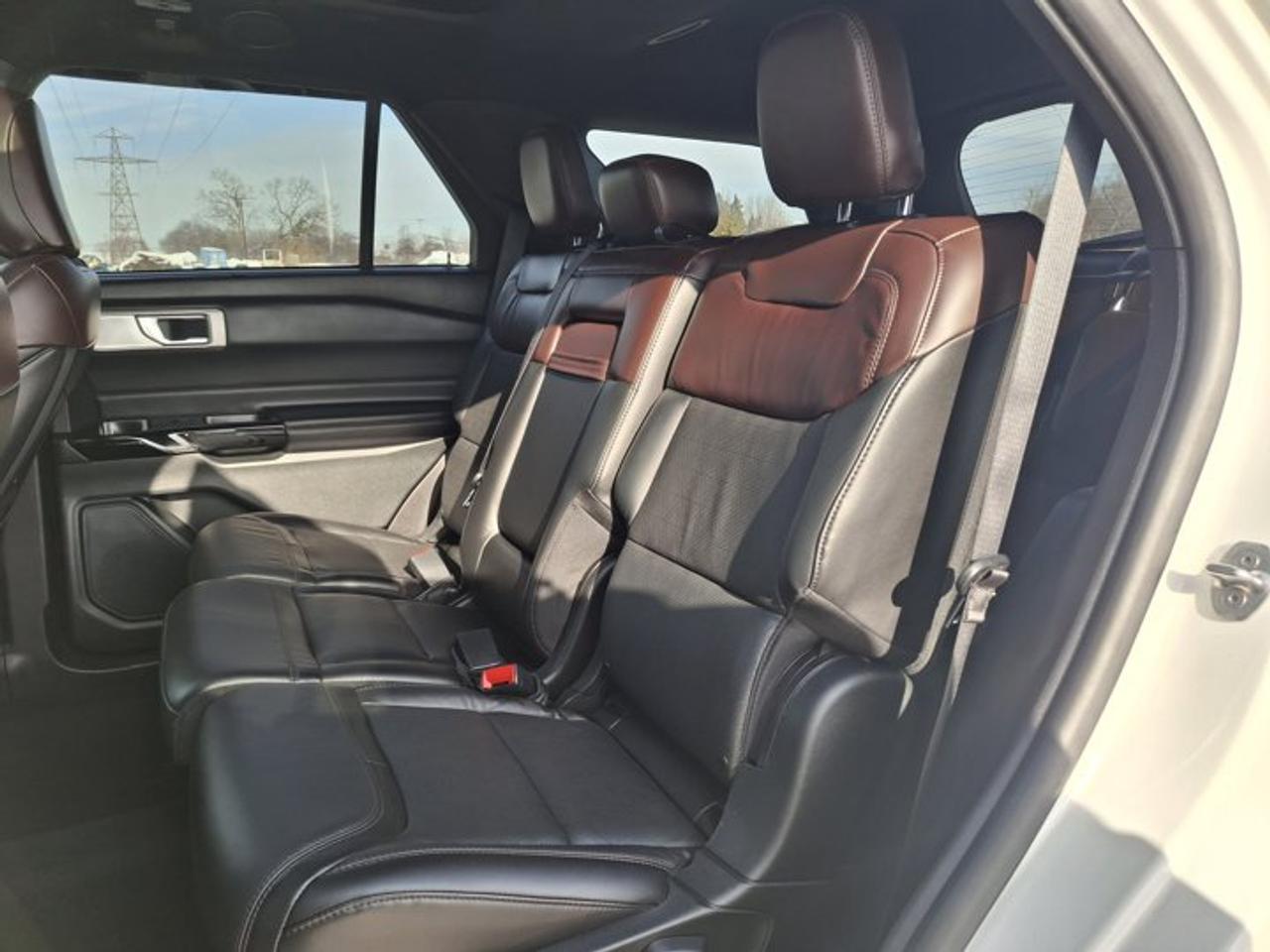 2021 Ford Explorer Platinum | Loaded | EcoBoost | Leather | Moonroof | and More ! Photo