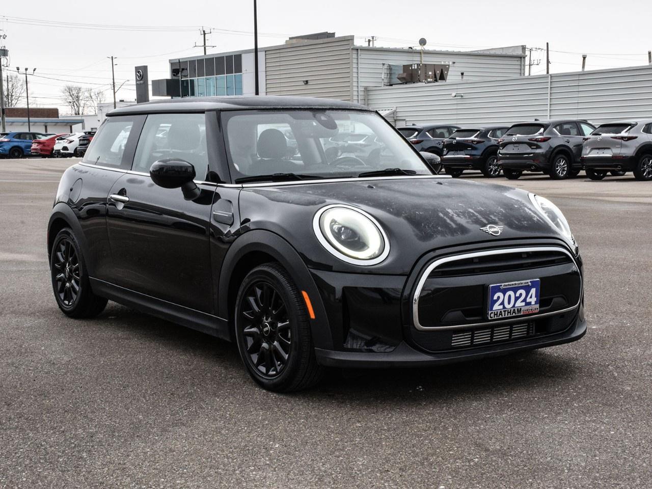 2024 MINI 3 Door Cooper FWD Photo4