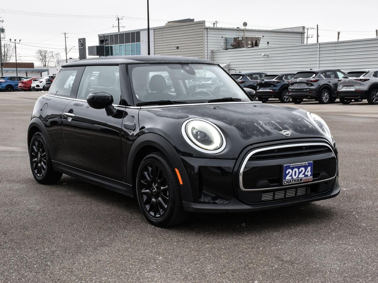 2024 MINI 3 Door Cooper FWD Photo4