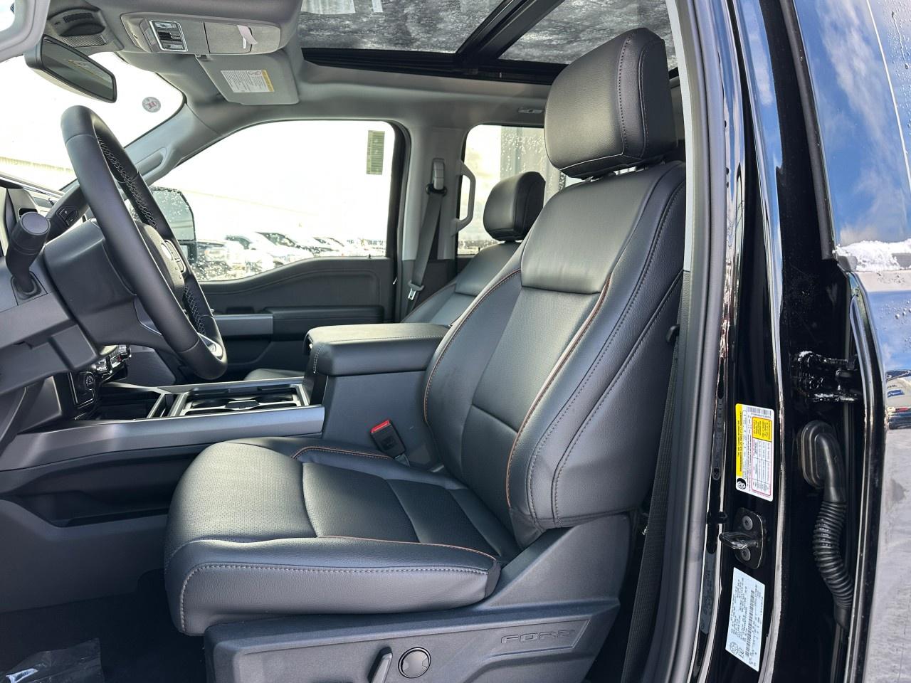 2026 Ford F-350 Super Duty SRW LARIAT 2WD Crew Cab 8' Box Photo