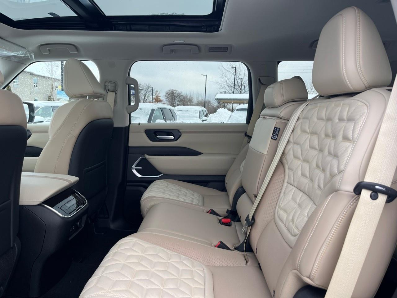 2026 Nissan Armada 4X4 PLATINUM Photo