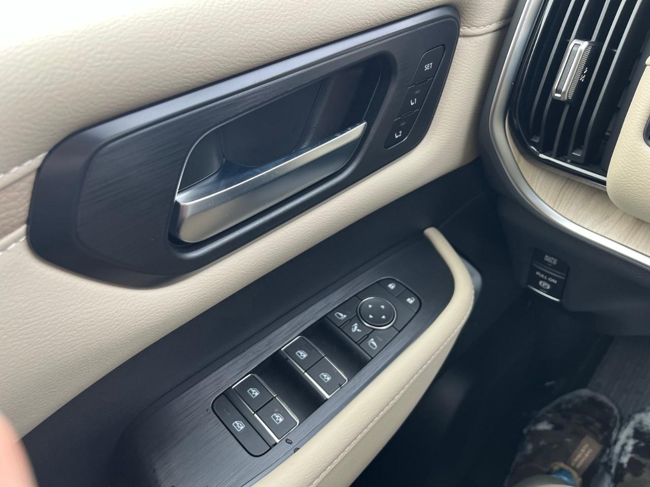 2026 Nissan Armada 4X4 PLATINUM Photo