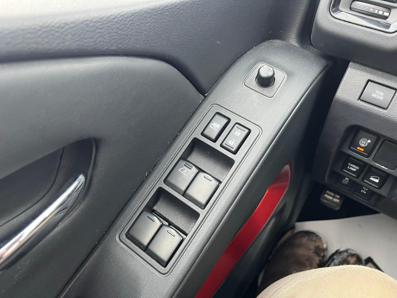 2022 Nissan Frontier Crew Cab 4x4 PRO-4X Auto Photo