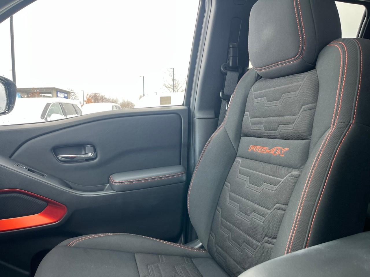 2022 Nissan Frontier Crew Cab 4x4 PRO-4X Auto Photo