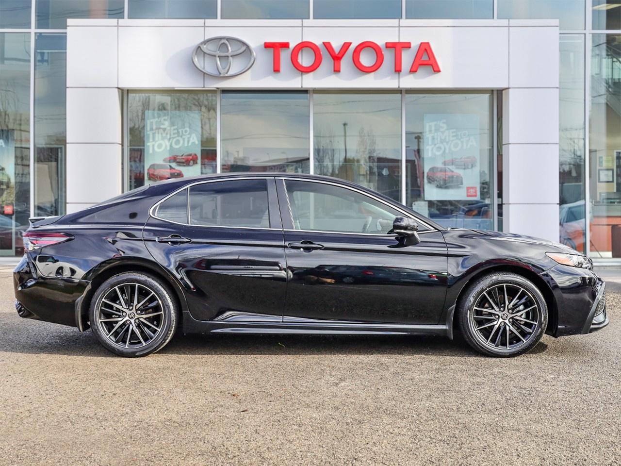 2024 Toyota Camry SE Photo2