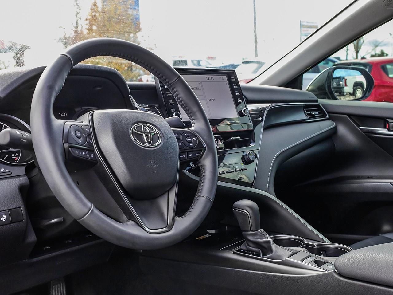 2024 Toyota Camry SE Photo