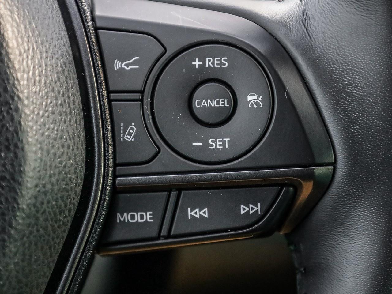 2024 Toyota Camry SE Photo