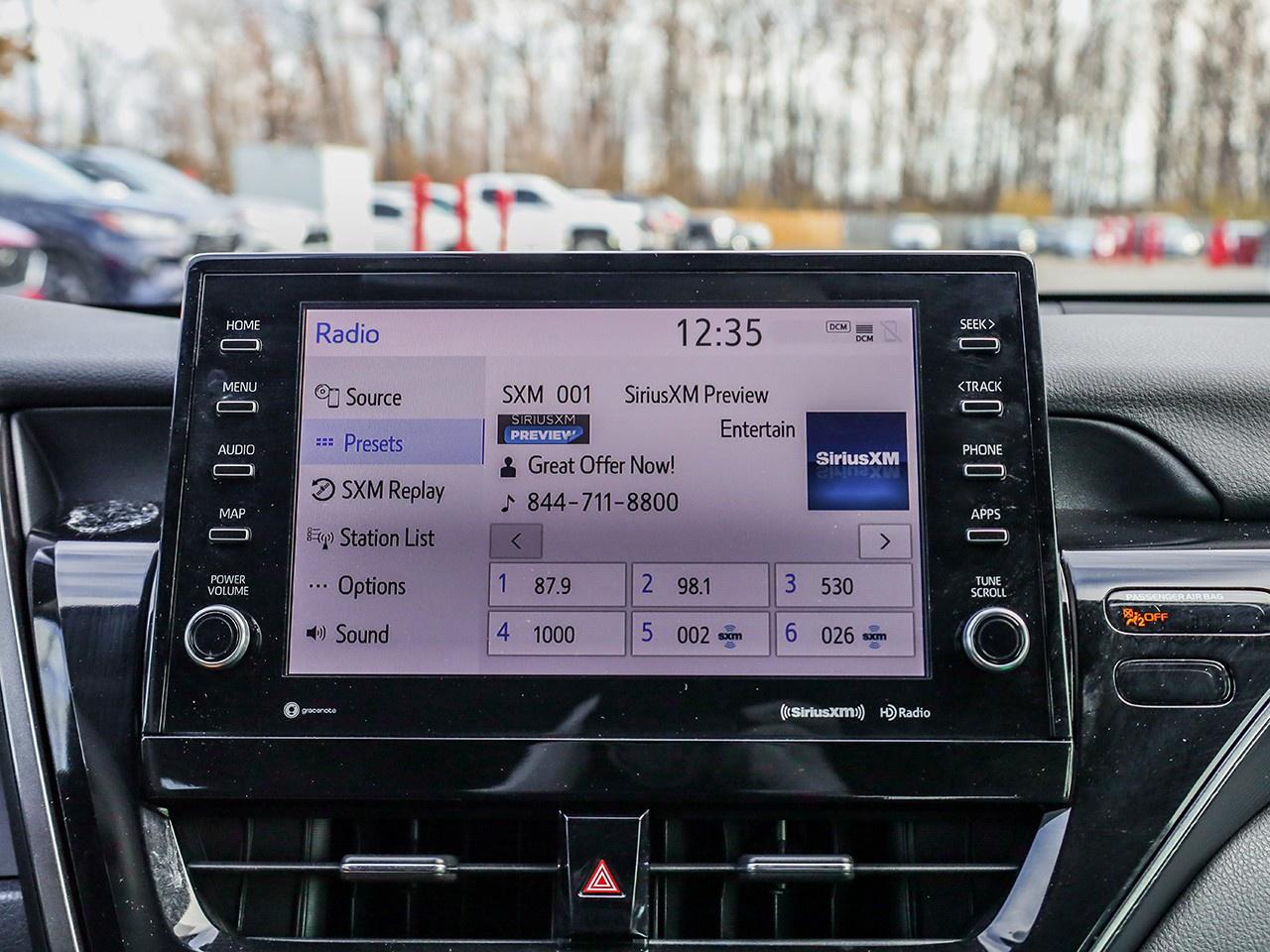 2024 Toyota Camry SE Photo