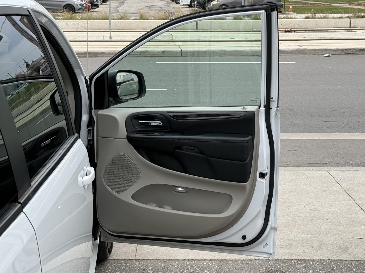 2019 Dodge Grand Caravan SE | REAR ENT | 7 SEATER | FINANCE Photo