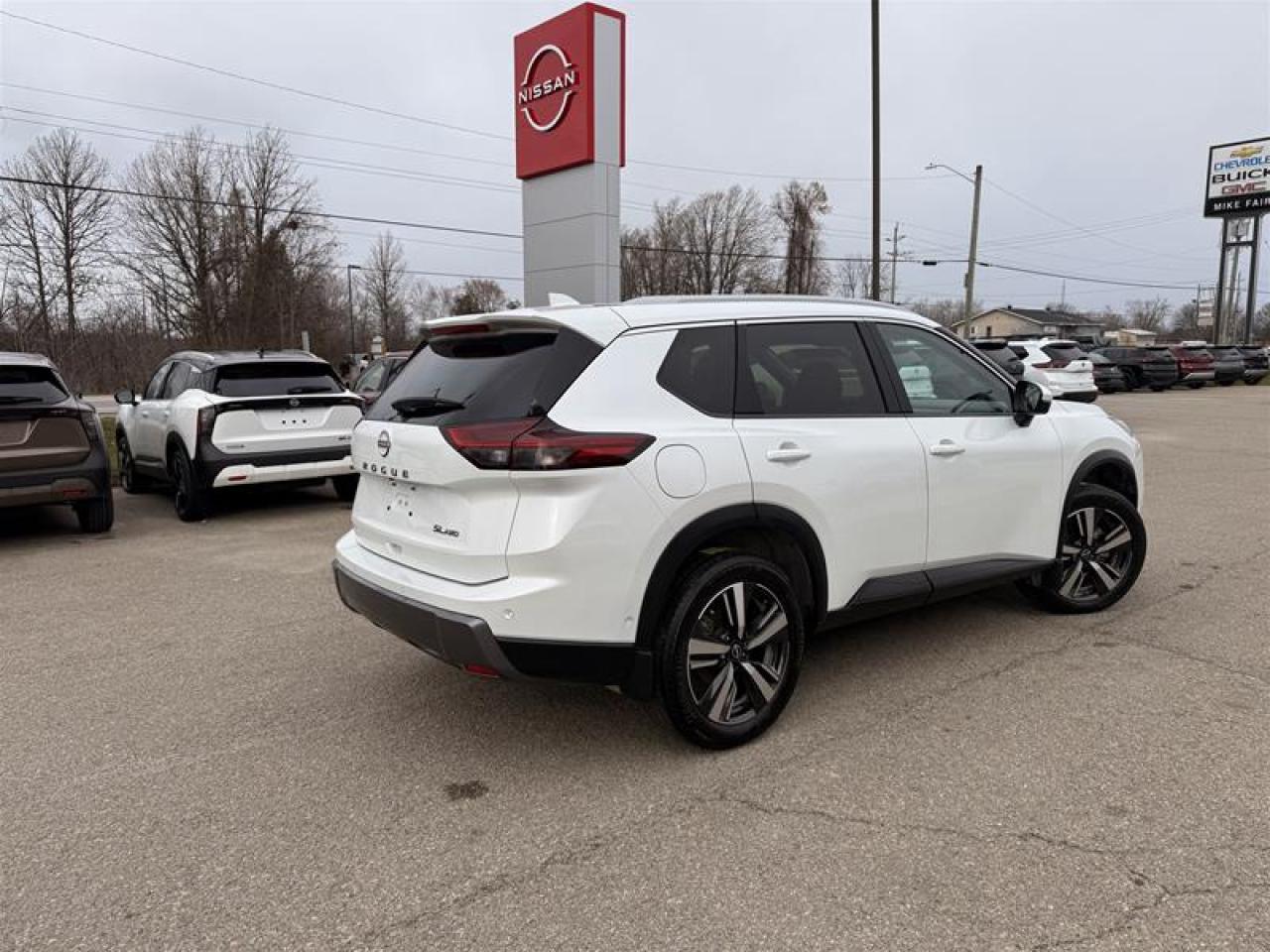 2024 Nissan Rogue AWD SL Photo4