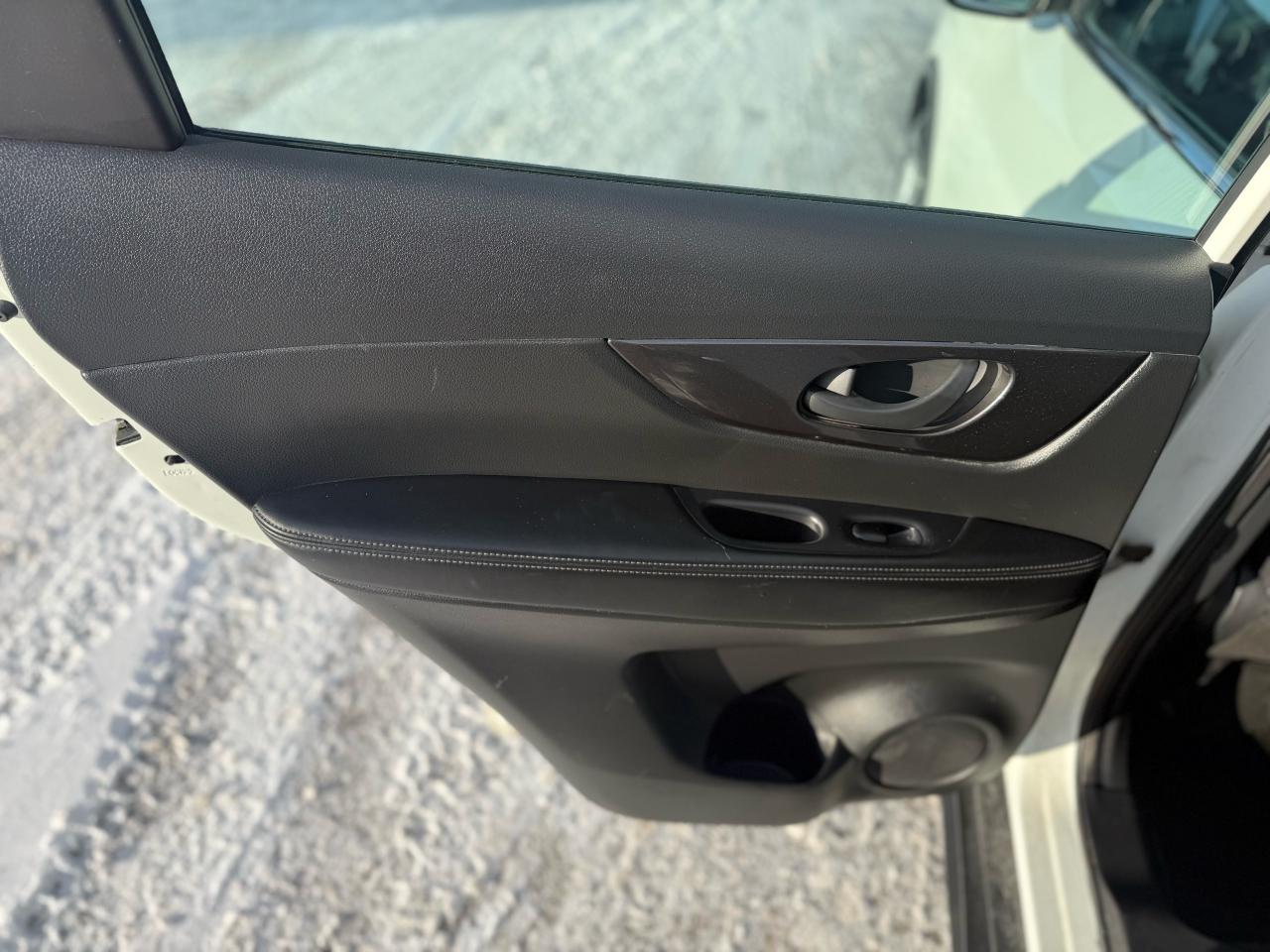 2020 Nissan Rogue SV Photo