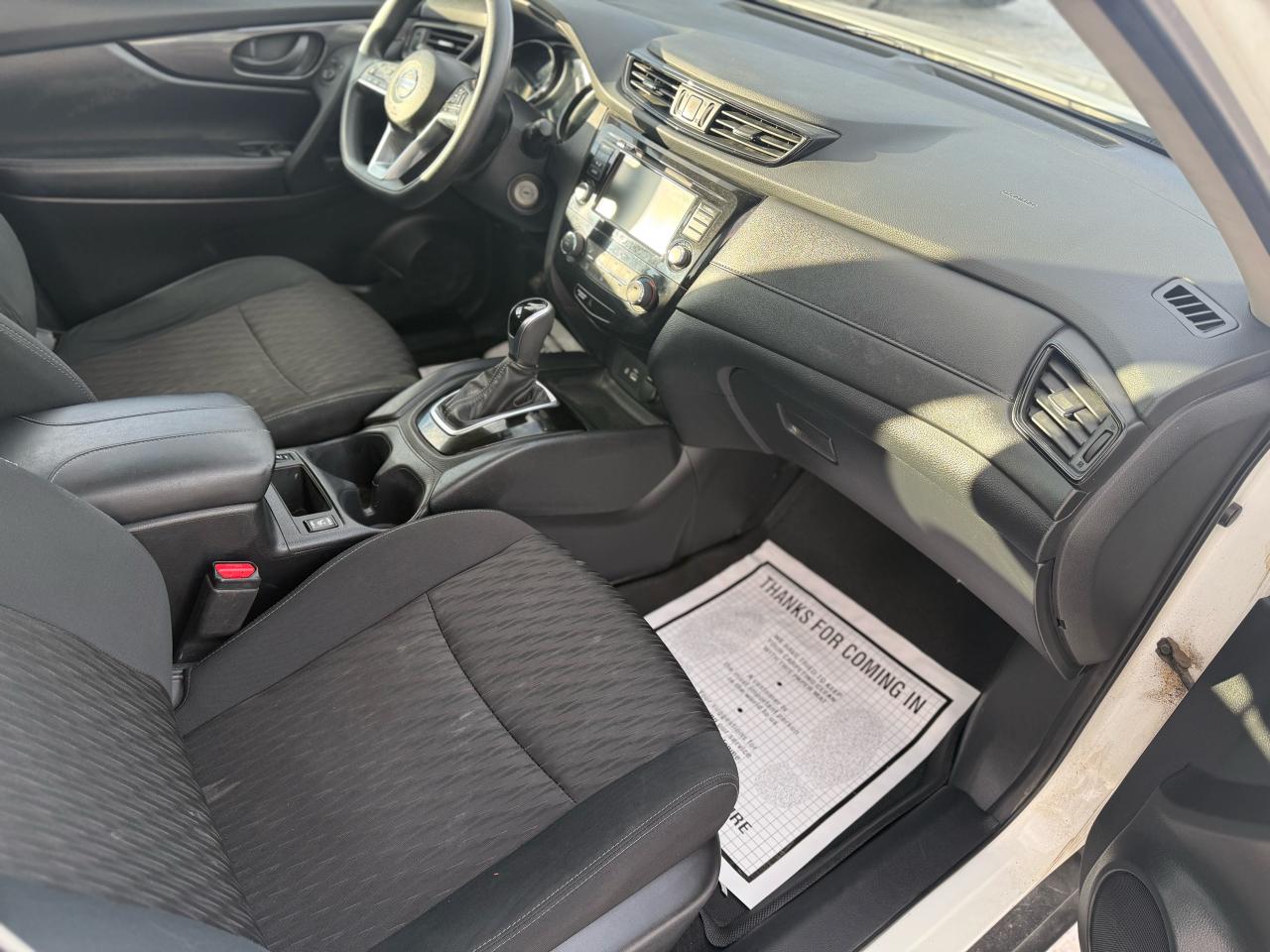 2020 Nissan Rogue SV Photo