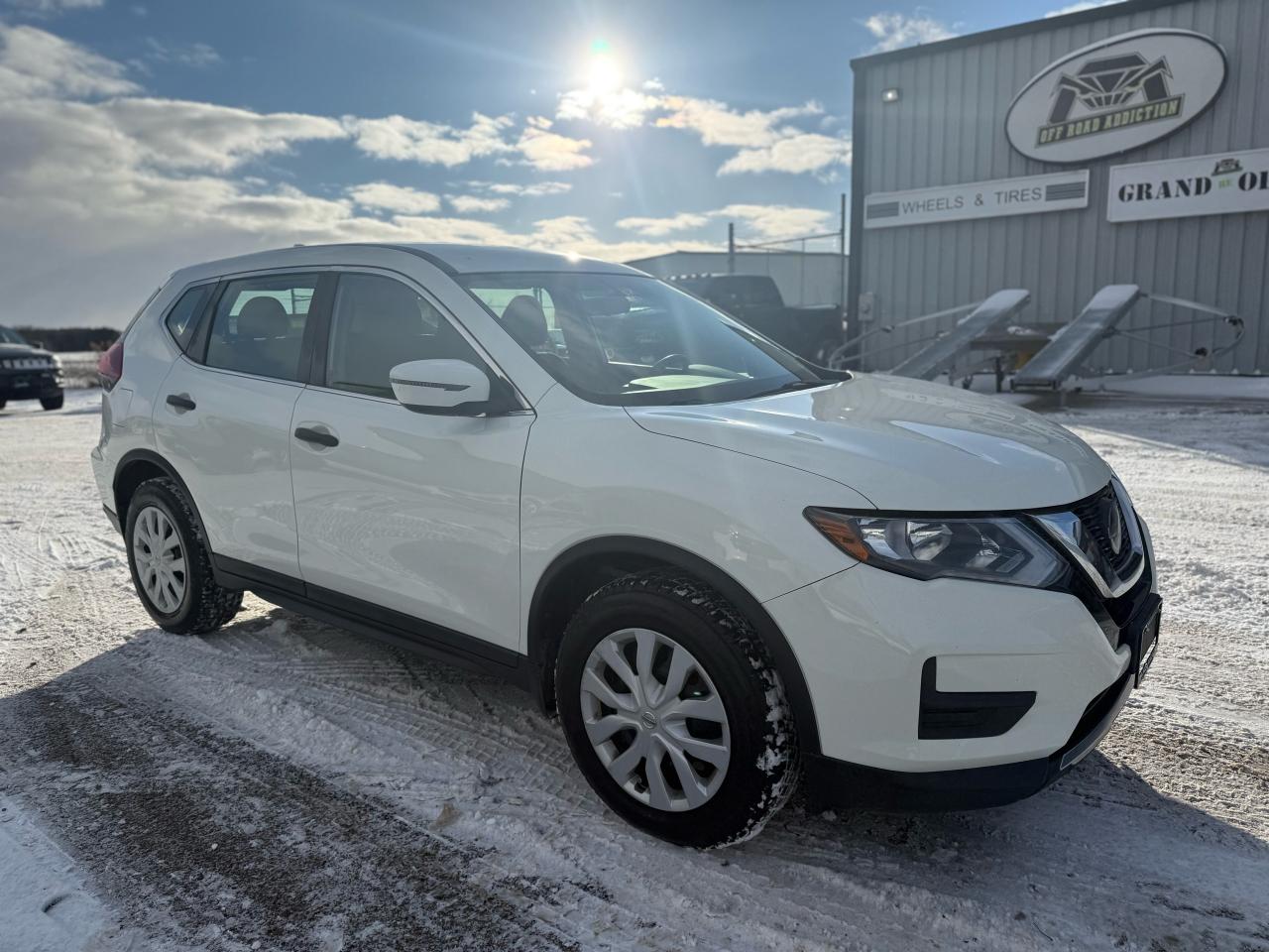 2020 Nissan Rogue SV Photo