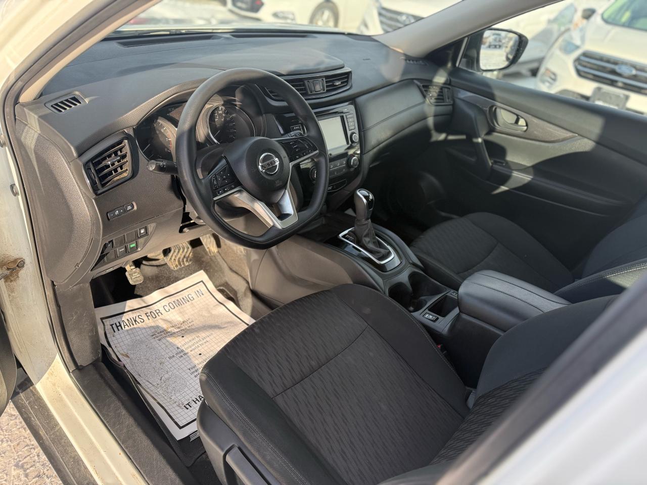 2020 Nissan Rogue SV Photo3