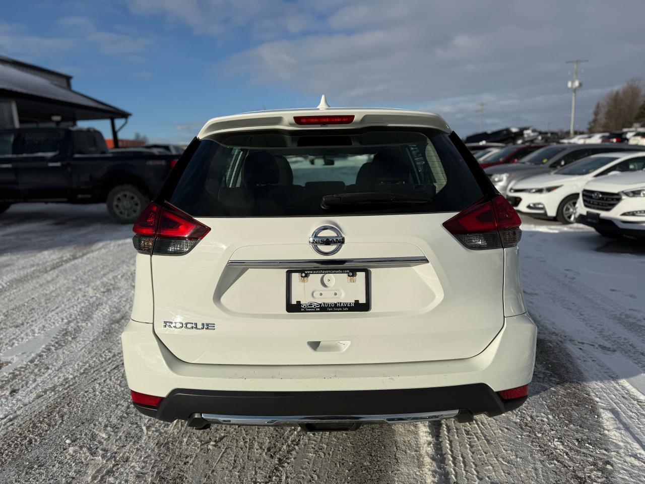 2020 Nissan Rogue SV Photo