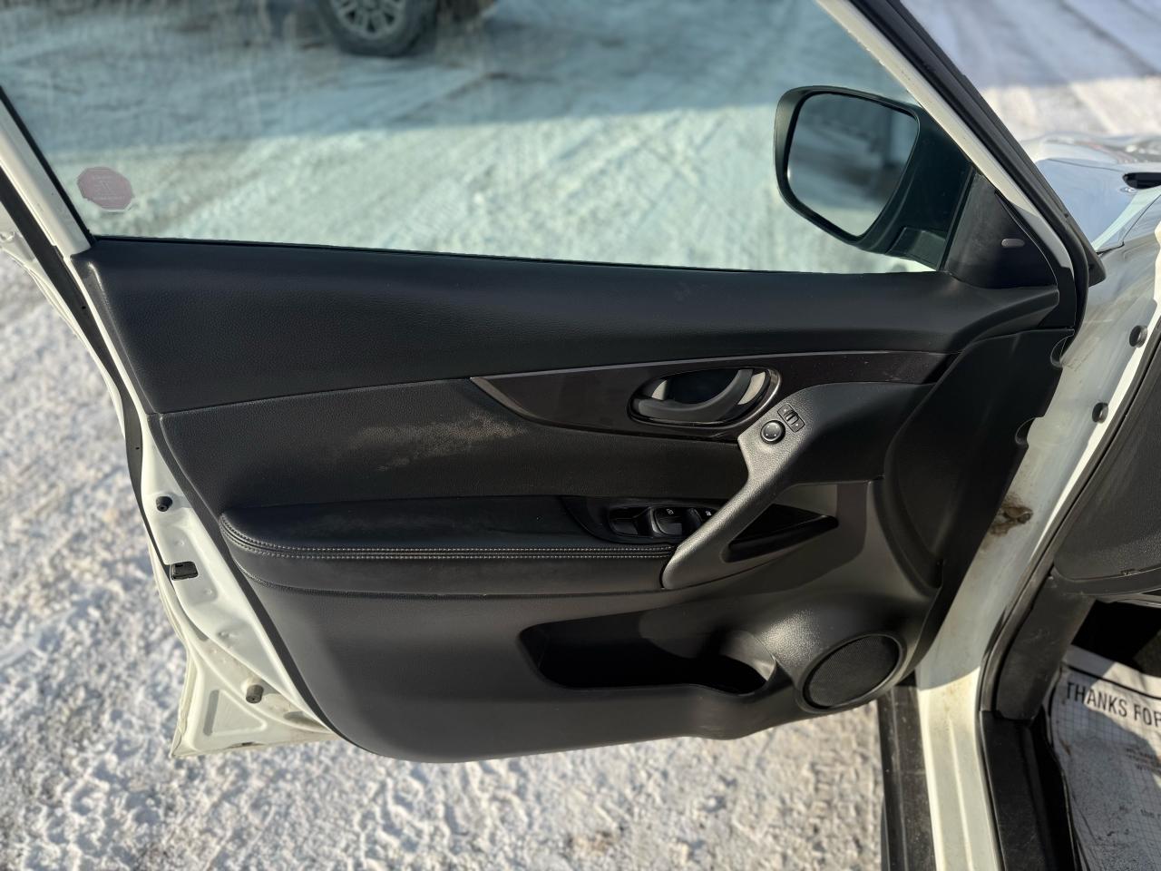 2020 Nissan Rogue SV Photo