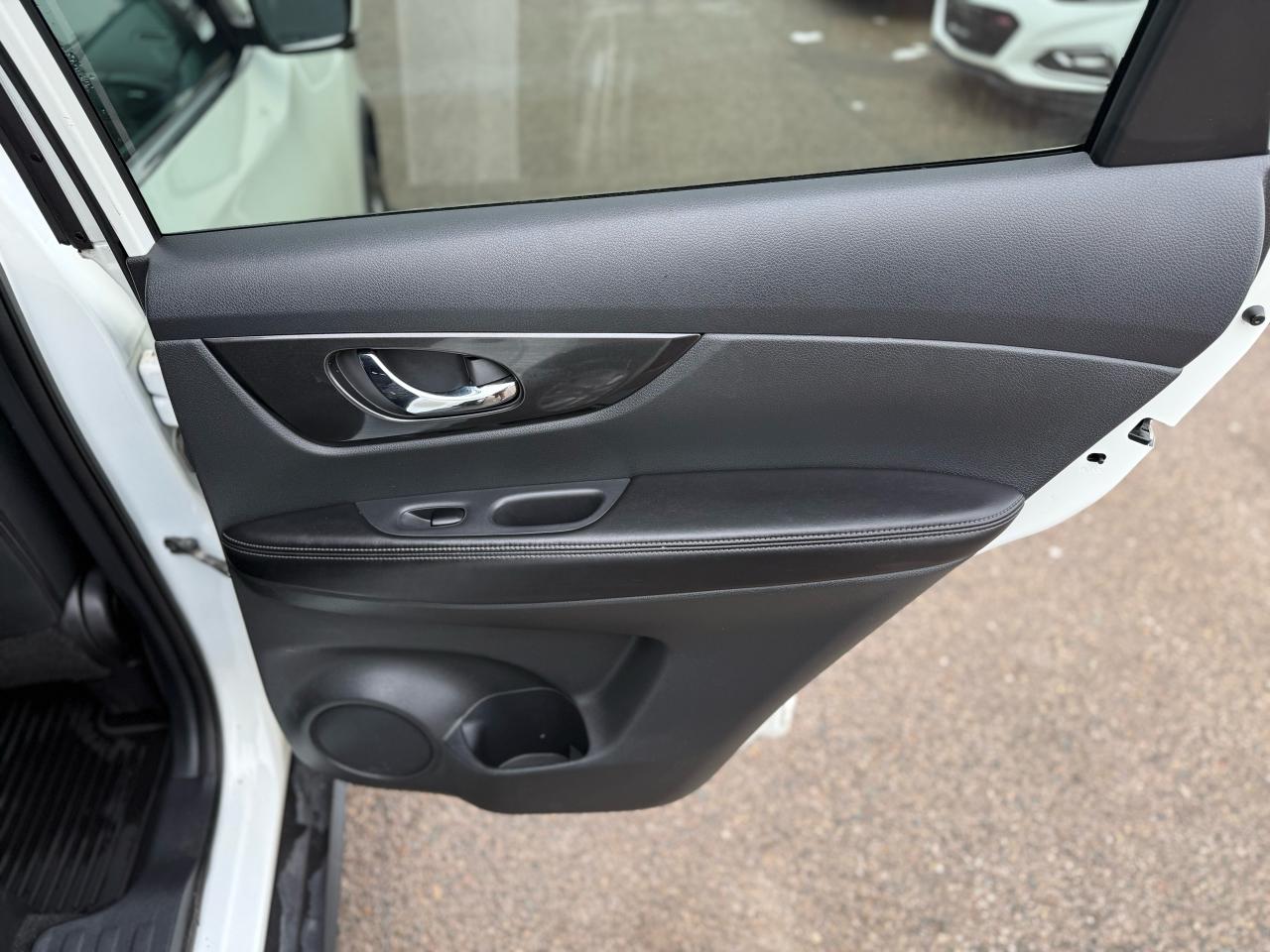 2017 Nissan Rogue S Photo