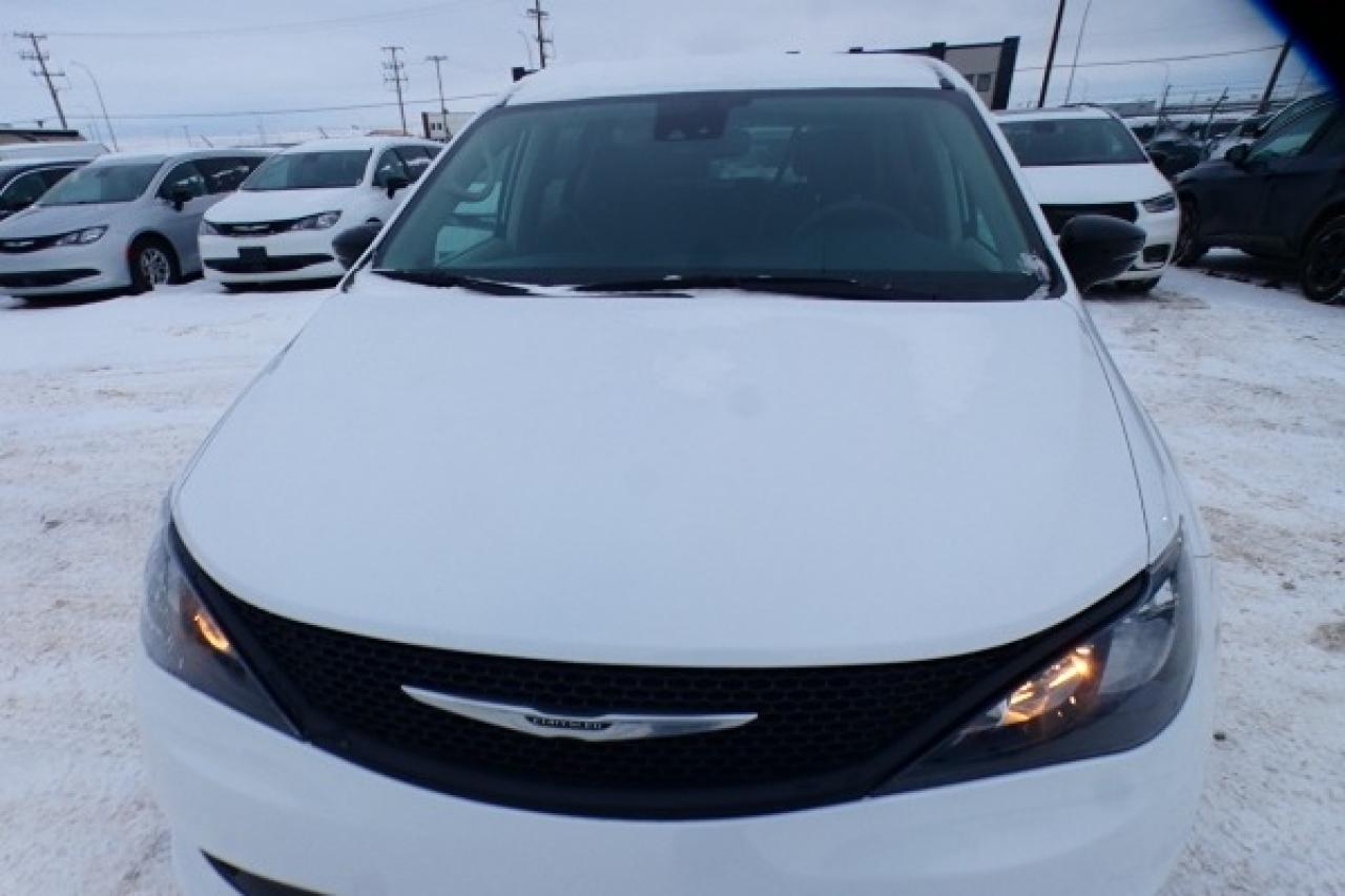 2024 Chrysler Grand Caravan SXT 2WD w/Htd cloth, Htd wheel, NAV, BUC - Photo #28