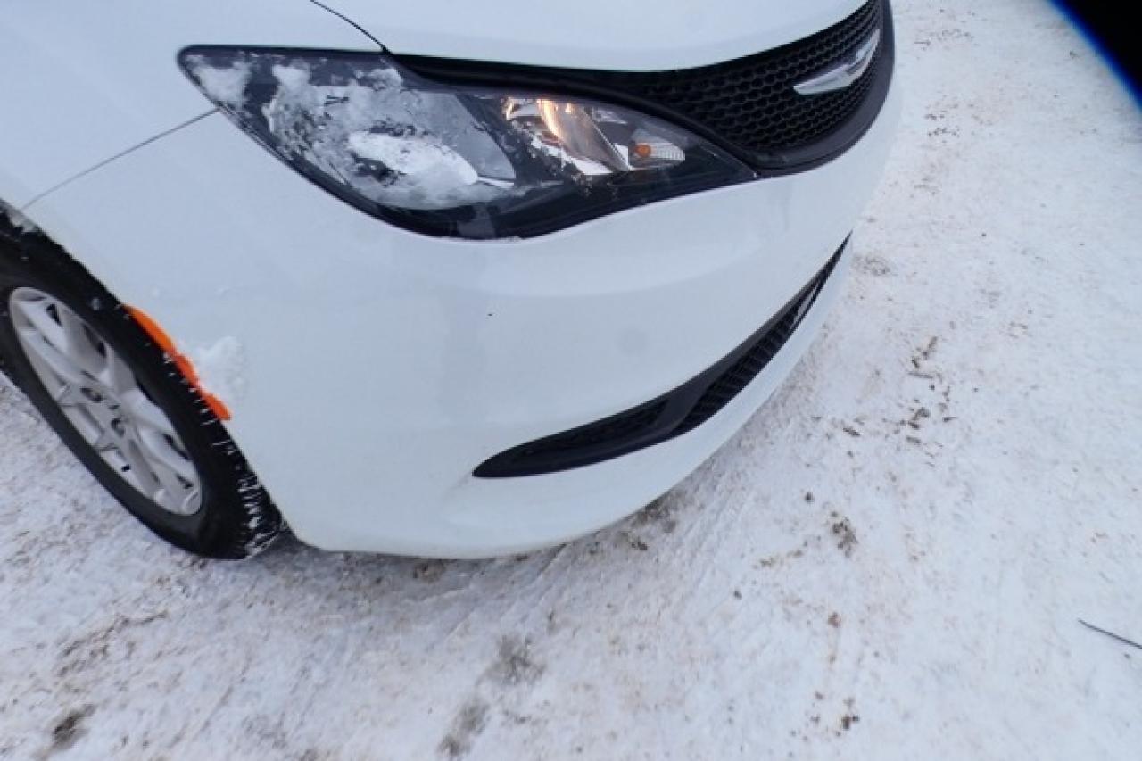 2024 Chrysler Grand Caravan SXT 2WD w/Htd cloth, Htd wheel, NAV, BUC - Photo #30