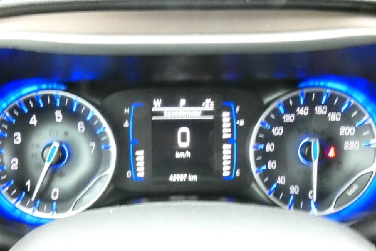 2024 Chrysler Grand Caravan SXT 2WD w/Htd cloth, Htd wheel, NAV, BUC - Photo #13