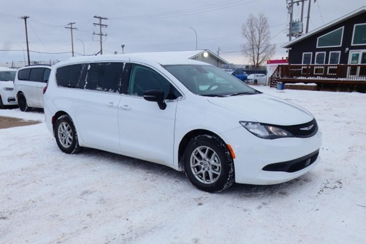 2024 Chrysler Grand Caravan SXT 2WD w/Htd cloth, Htd wheel, NAV, BUC - Photo #4