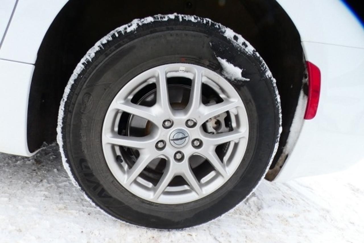 2024 Chrysler Grand Caravan SXT 2WD w/Htd cloth, Htd wheel, NAV, BUC - Photo #17