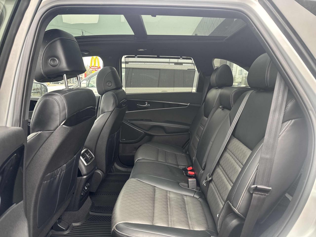 2017 Kia Sorento SX | V6 | AWD | 7 Seater | Leather | Pano Roof ++ Photo24
