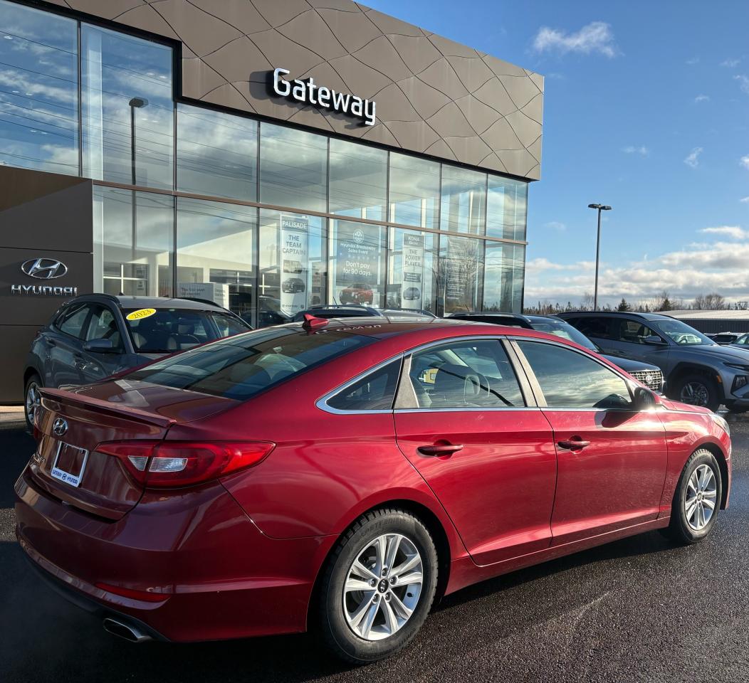 2015 Hyundai Sonata SE Photo2