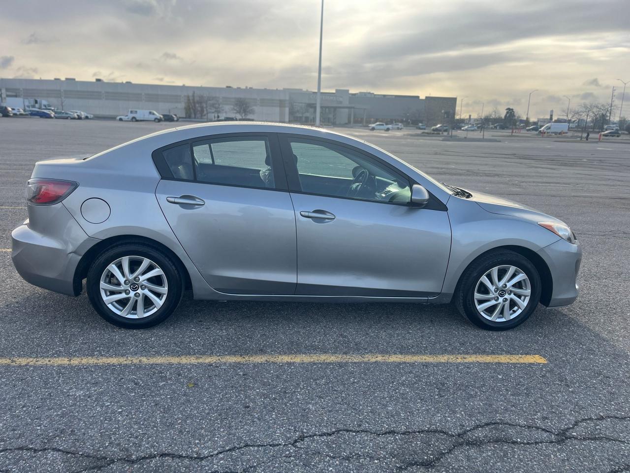 2012 Mazda MAZDA3 4dr Sdn Auto GX Photo2
