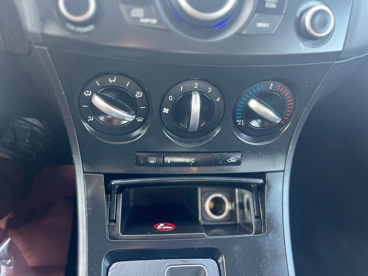 2012 Mazda MAZDA3 4dr Sdn Auto GX Photo