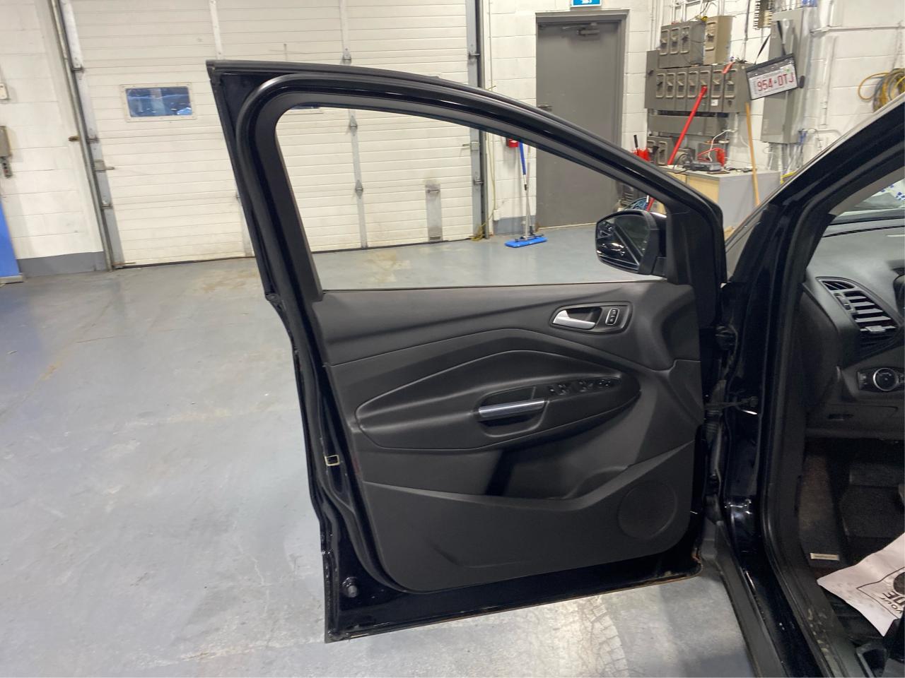 2017 Ford Escape 4WD 4dr SE Photo