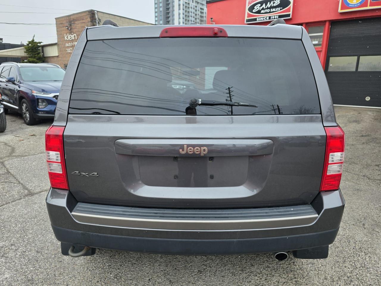 2016 Jeep Patriot 4WD 75th Anniversary Photo4