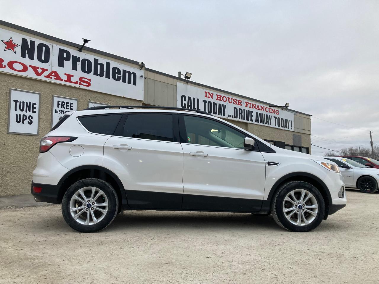 2018 Ford Escape SE 4WD - Photo #2