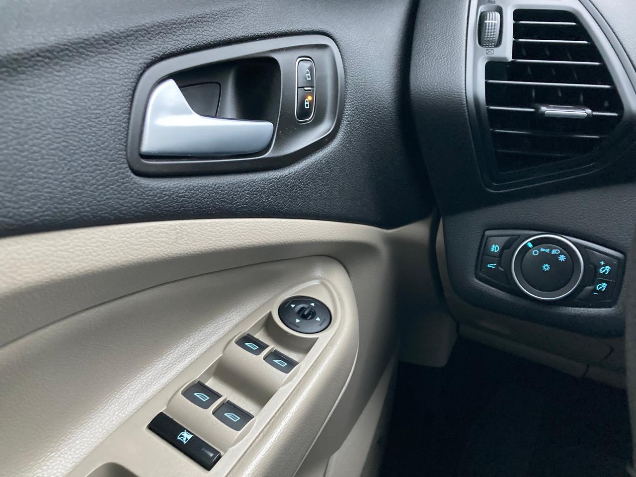 2018 Ford Escape SE 4WD - Photo #22