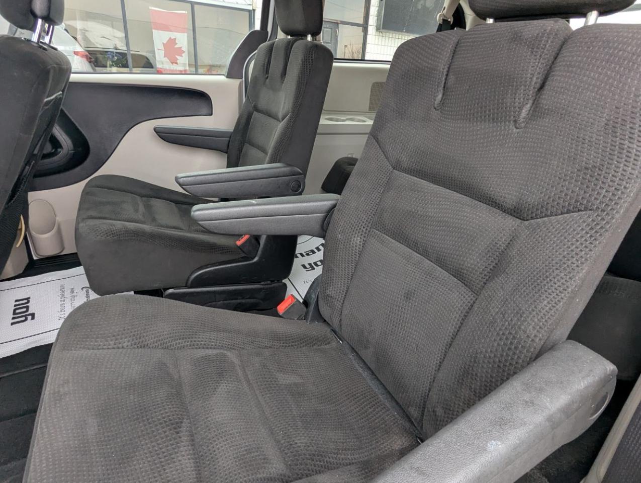 2016 Dodge Grand Caravan SXT WITH FULL STOW-N-GO!! Photo