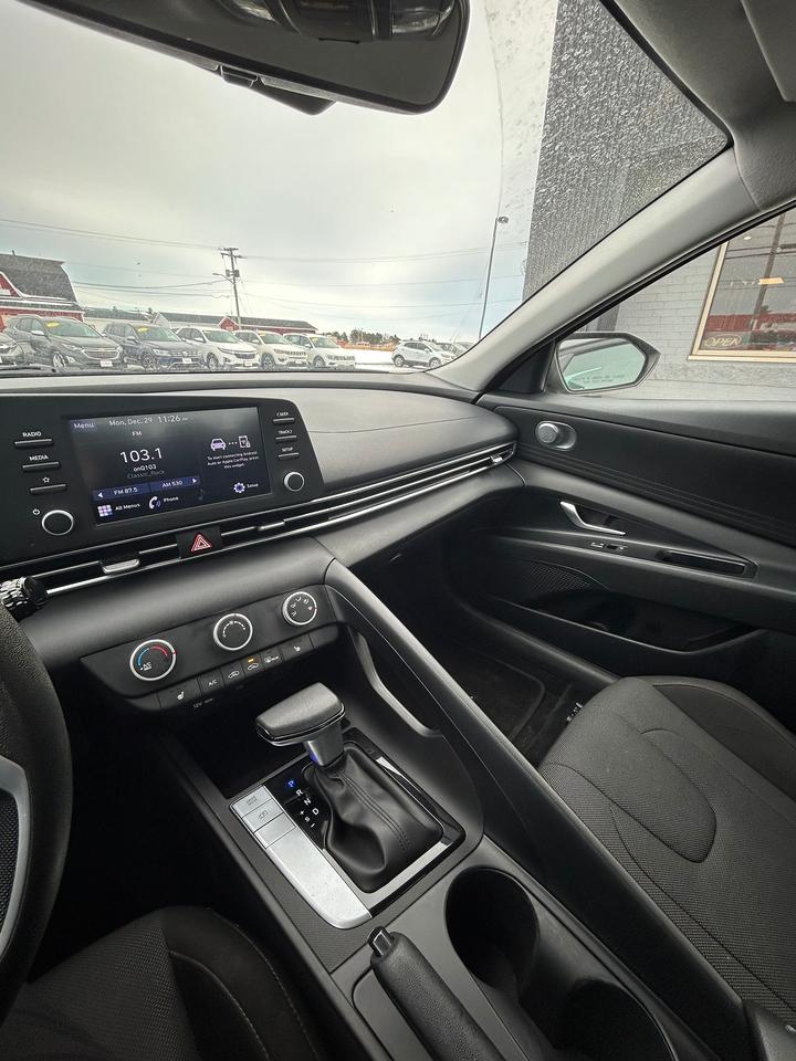 2023 Hyundai Elantra Essential Photo