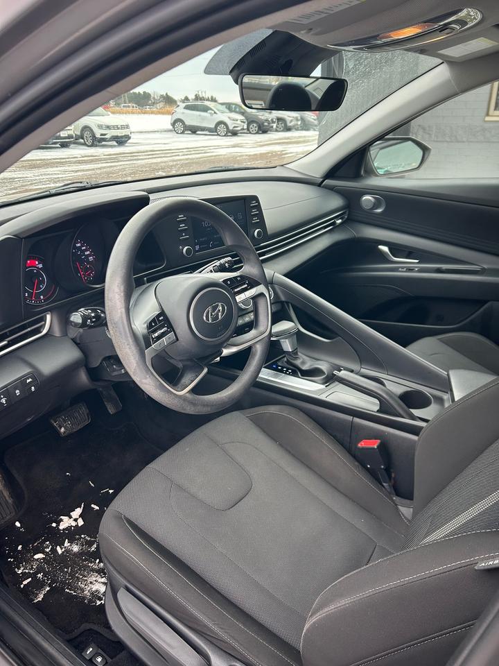 2023 Hyundai Elantra Essential Photo