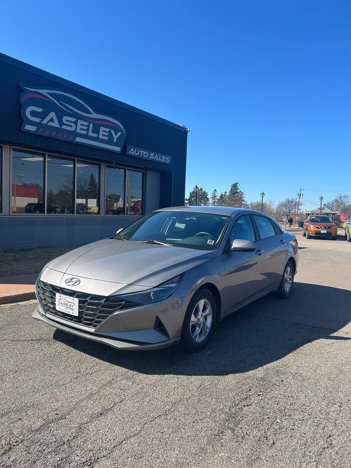 2023 Hyundai Elantra Essential - Photo #1